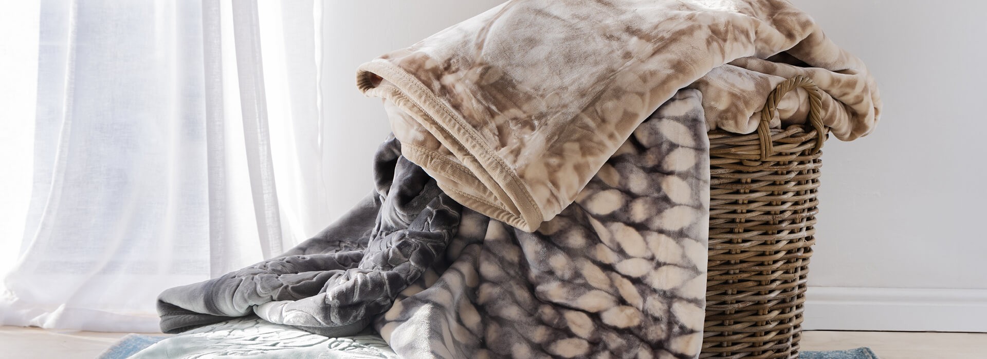 BLANKETS & THROWS Volpes