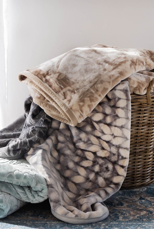 BLANKETS & THROWS Volpes